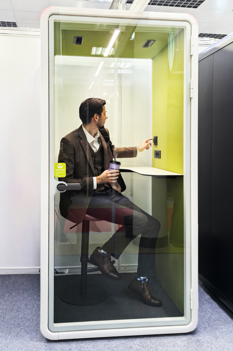 último caso de la compañía sobre Single people soundproof pod : introduction to Model S