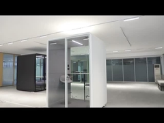 2 personas reunidas en grupos