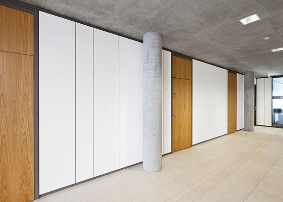 Panel de separación de madera sólida prefabricado Sistemas de paredes divisorias de oficina 108 mm