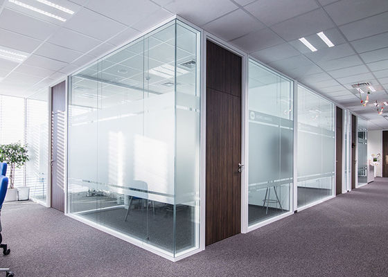 Pared divisoria modular para oficinas de vidrio templado pared sólida marco de color blanco